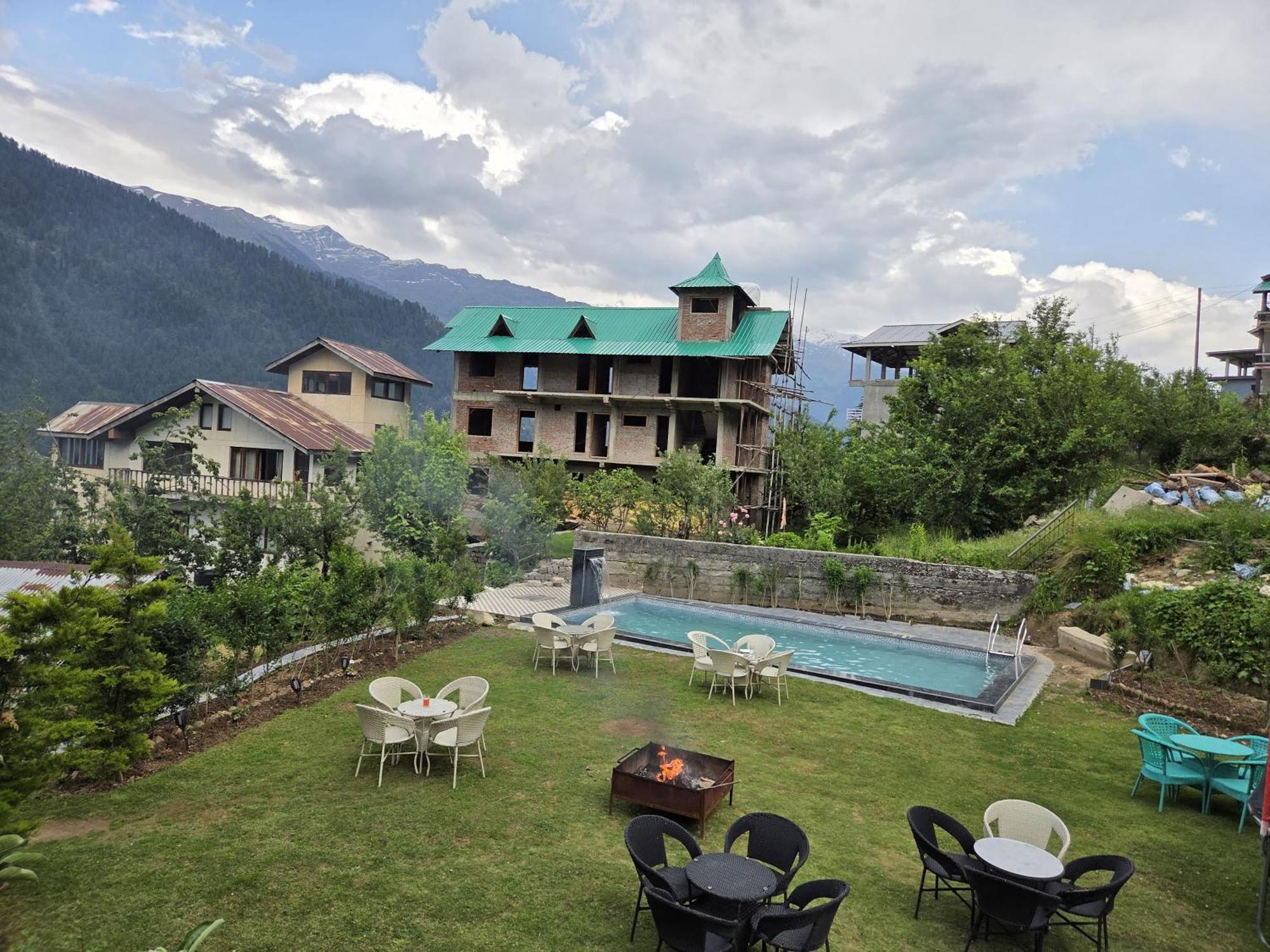 Smuggler Resort By West Western Near To Mall Road & Hadimba Temple # Swimming Pool#Free Pick From Volvo Bus Stand Manali  Exterior photo