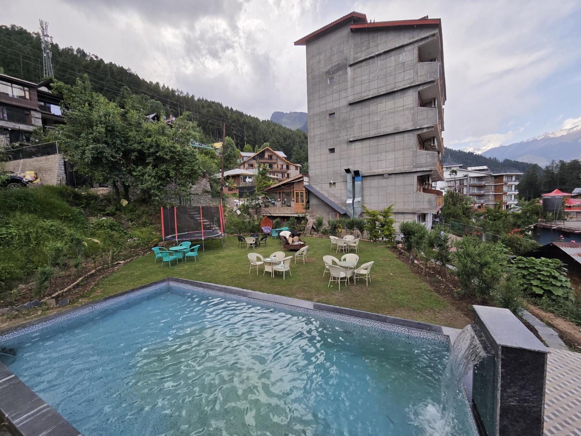 Smuggler Resort By West Western Near To Mall Road & Hadimba Temple # Swimming Pool#Free Pick From Volvo Bus Stand Manali  Exterior photo